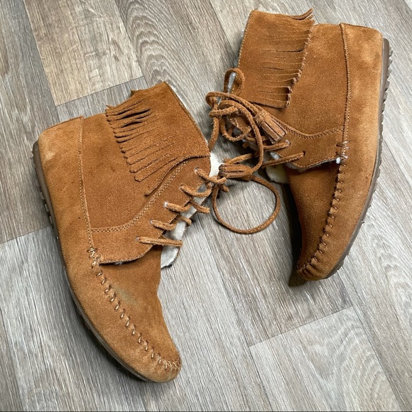 Minnetonka Shoes - Minnetonka Shearling-lined Lace-up Boots